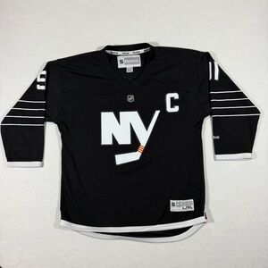 Reebok New York Islanders Licensed NHL Hockey Jersey Youth L/XL Tavares #91